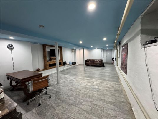 Interior, Recessed Lighting, Wood Texture Flooring