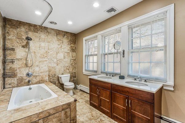 Bathroom, Dual Sink Vanities, Interior, Recessed Lighting