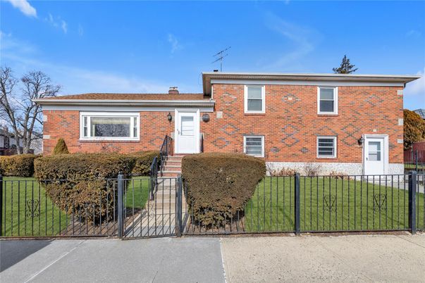 Exterior, Facade, Brick Facade, Split Level