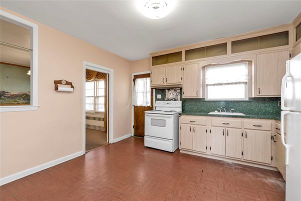 Interior, Kitchen, Washer, Wood Texture Flooring