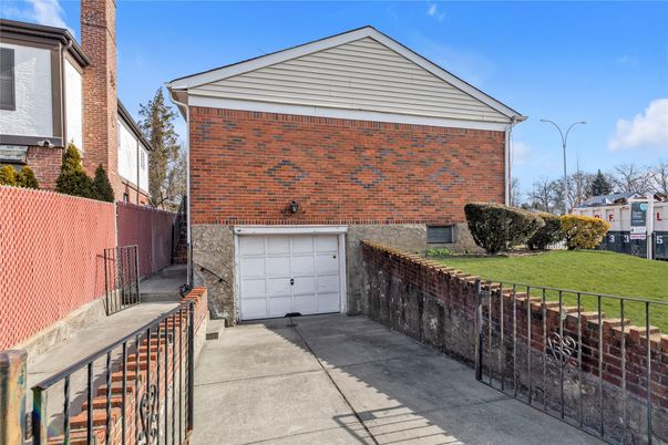 Detached Garage, Exterior