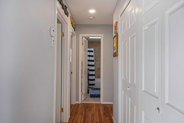 Interior, Recessed Lighting, Wood Texture Flooring