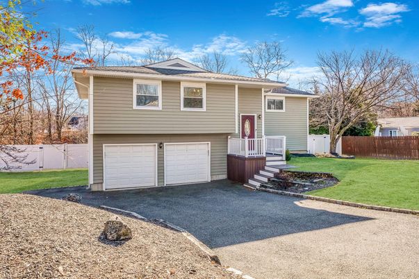Attached, Exterior, Facade, Raised Ranch
