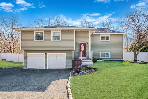 Attached, Exterior, Facade, Raised Ranch