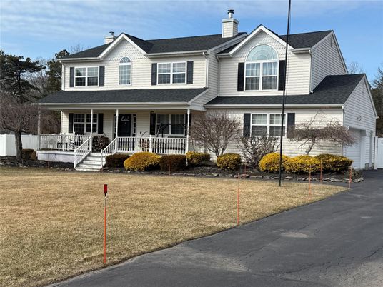 Attached, Exterior, Facade, Farmhouse