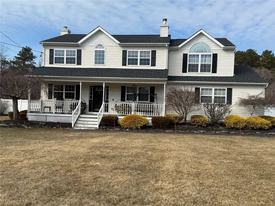 Exterior, Facade, Farmhouse