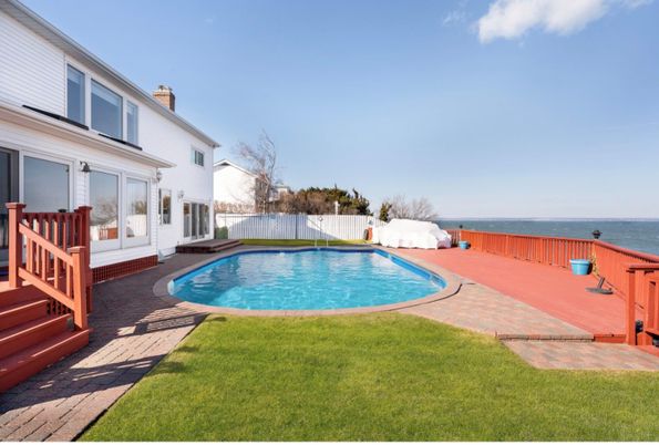 Exterior, Pool, Water
