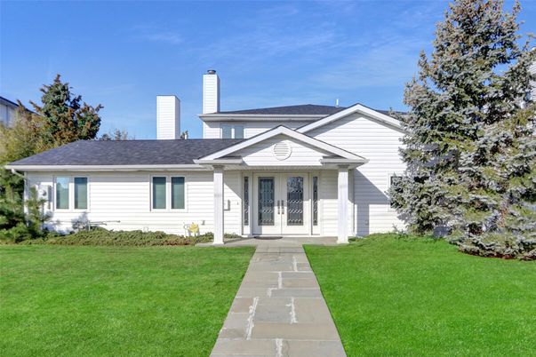 Exterior, Facade, Ranch