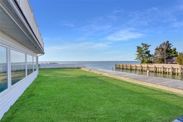 Exterior, Lake