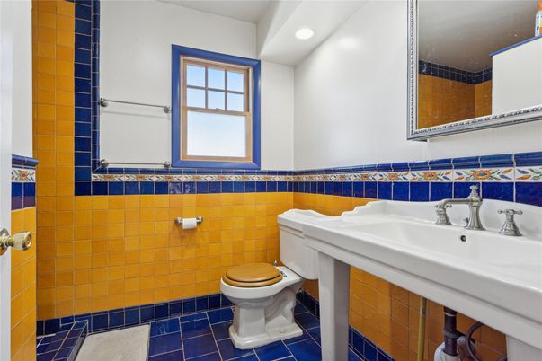 Bathroom, Interior, Recessed Lighting