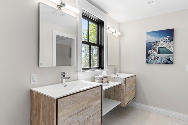 Bathroom, Dual Sink Vanities, Interior, Recessed Lighting