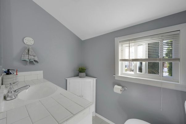 Bathroom, Interior, Tile Countertops