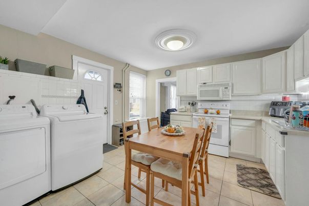 Dining room, Interior, Kitchen, Washer