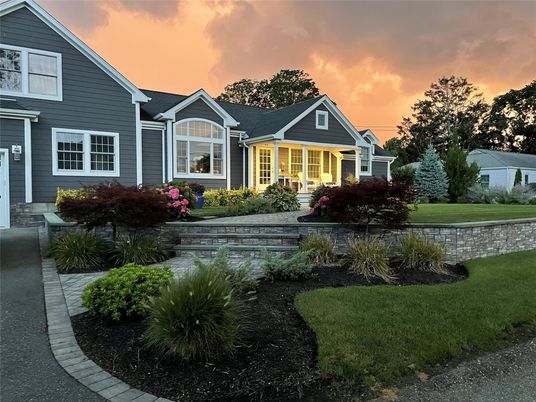 Exterior, Facade, Farmhouse