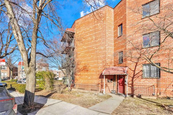Exterior, Facade, Brick Facade, Rowhouse
