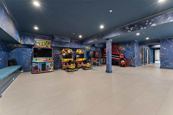 Game Room, Interior, Recessed Lighting