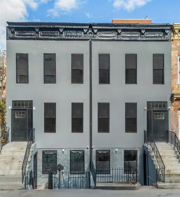 Exterior, Facade, Rowhouse