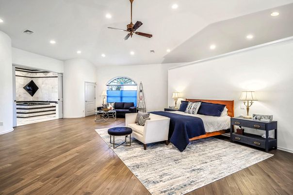 Bedroom, Interior, Living room, Recessed Lighting, Wood Texture Flooring