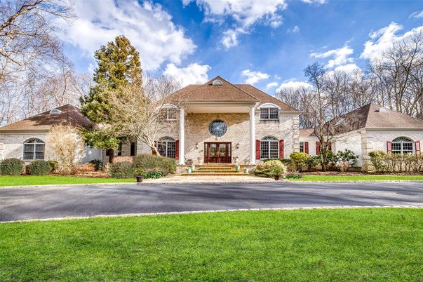 Backyard, Exterior, Facade, Brick Facade, French Provincial