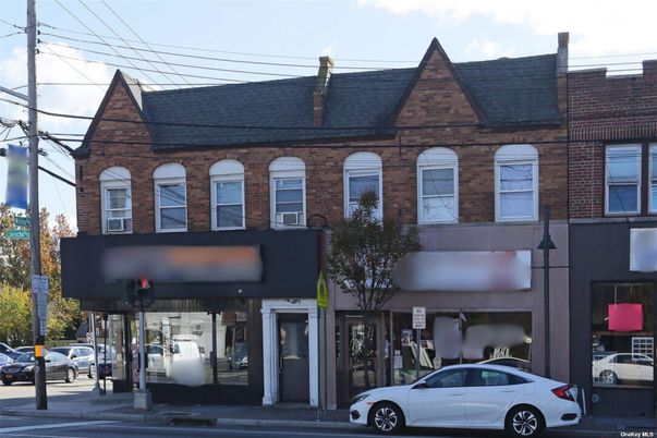 Exterior, Facade, Brick Facade, Rowhouse