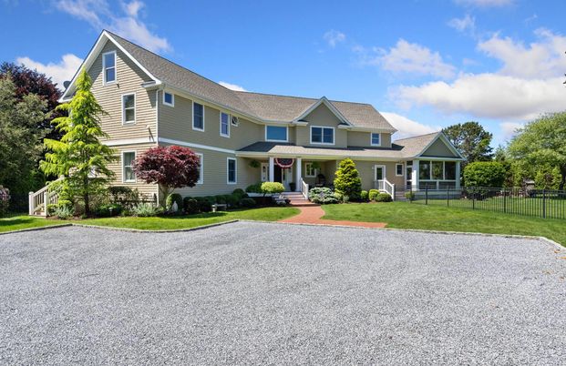 Exterior, Facade, Farmhouse