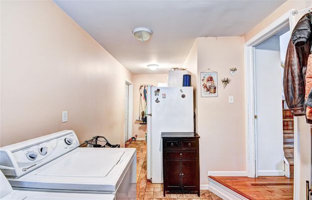 Interior, Utility Closets, Washer, Wood Texture Flooring