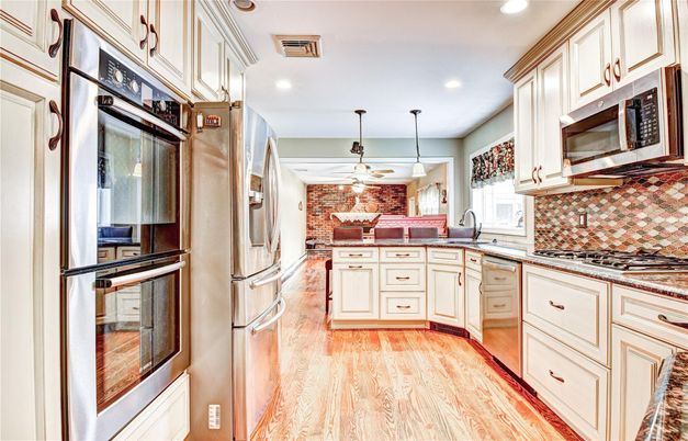 Interior, Kitchen, Pendant Lights, Recessed Lighting, Stone Walls, Wood Texture Flooring