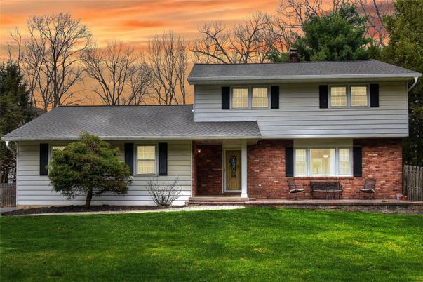 Exterior, Facade, Brick Facade, Split Level