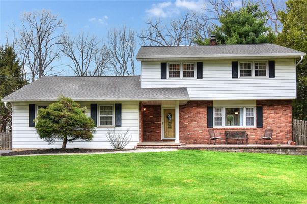 Exterior, Facade, Brick Facade, Split Level
