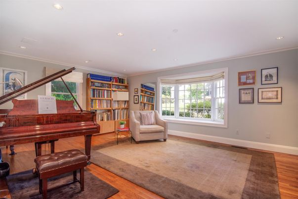 Interior, Piano, Recessed Lighting, Wood Texture Flooring