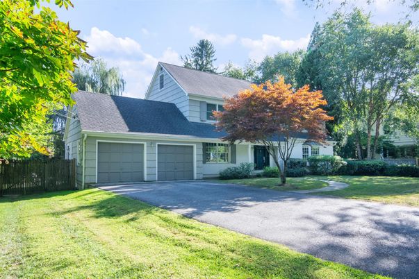 Attached, Exterior, Facade, Cape Cod