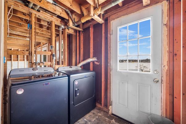 Interior, Washer, Wooden Beams