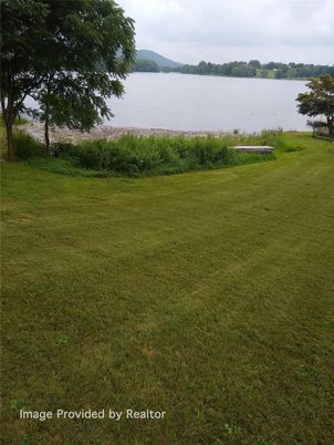 Exterior, Lake
