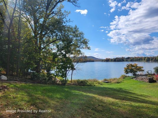 Exterior, Lake