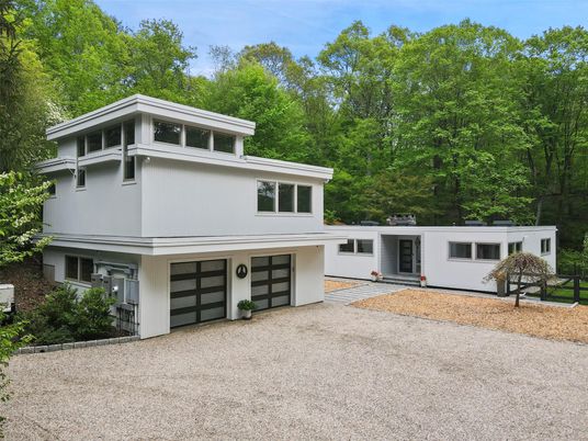 Attached, Exterior, Facade, Modern