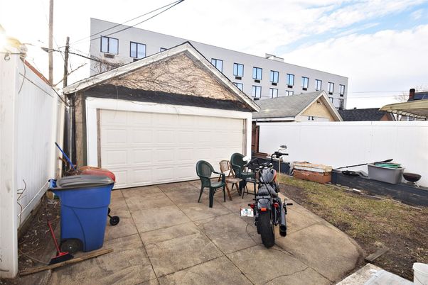 Detached Garage, Exterior