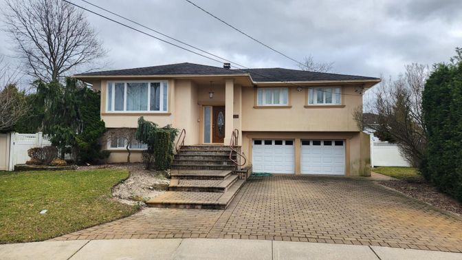Attached, Exterior, Facade, Raised Ranch