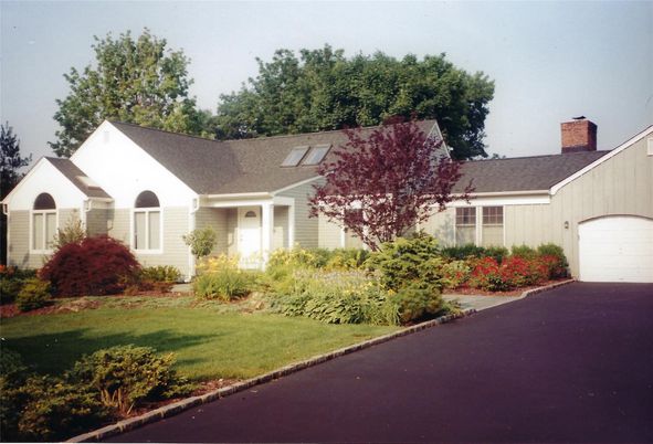 Attached, Exterior, Facade, Ranch