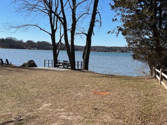 Exterior, Lake