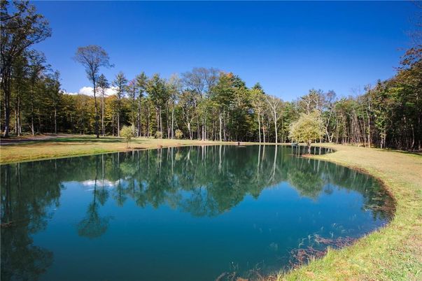 Exterior, Lake