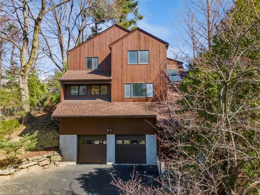 Attached, Exterior, Facade, Modern