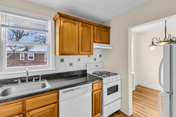 Interior, Kitchen, Pendant Lights, Wood Texture Flooring