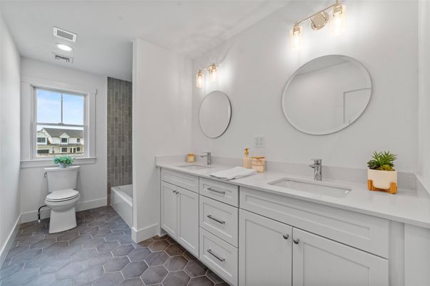 Bathroom, Dual Sink Vanities, Interior, Recessed Lighting