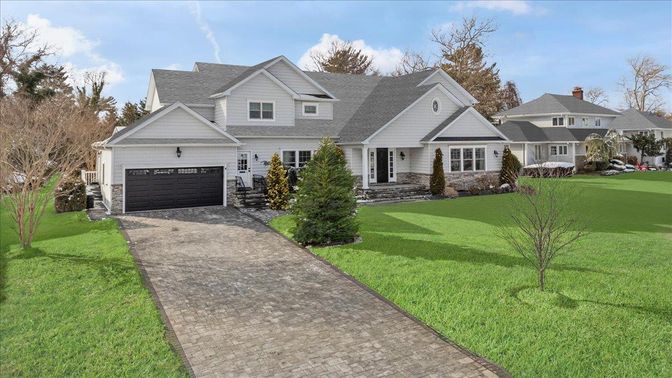 Attached, Exterior, Facade, Farmhouse