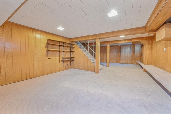 Empty room, Interior, Recessed Lighting, Wooden Walls