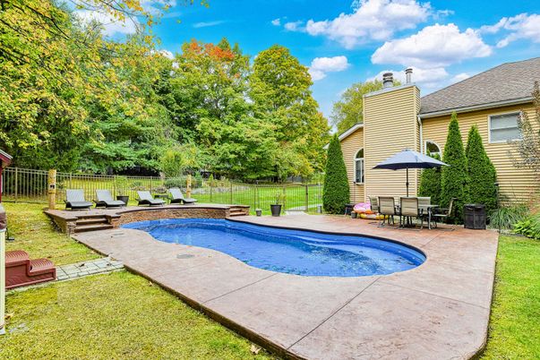 Exterior, Pool