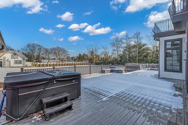 Exterior, Hot Tub