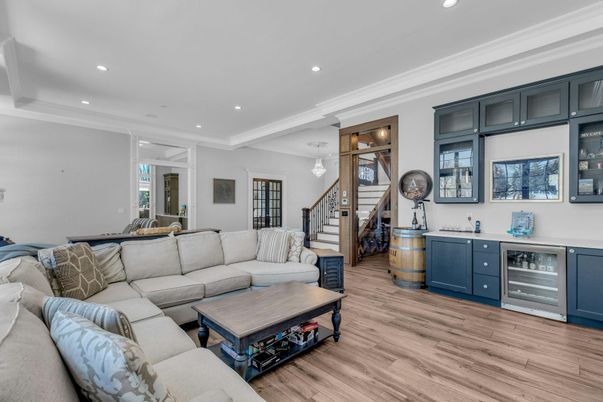 Interior, Living room, Pendant Lights, Recessed Lighting, Wood Texture Flooring