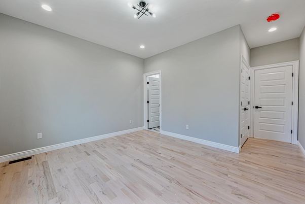 Empty room, Interior, Recessed Lighting, Wood Texture Flooring