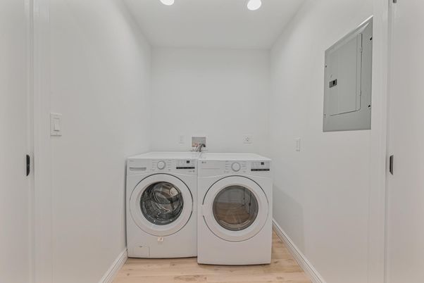 Interior, Recessed Lighting, Washer, Wood Texture Flooring